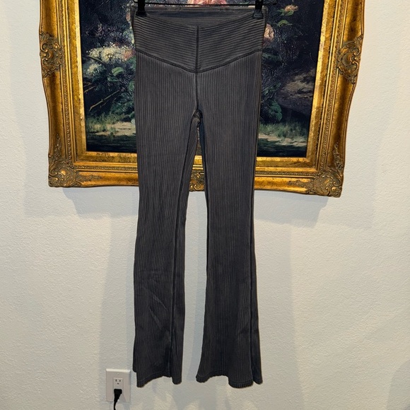 Free People Movement Gray Ribbed Flare Active Leggings Size XS Used - Picture 2 of 5